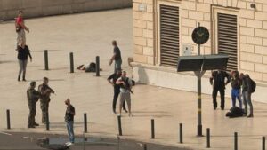 Συνεχίζονται οι έρευνες για την επίθεση στη Μασσαλία