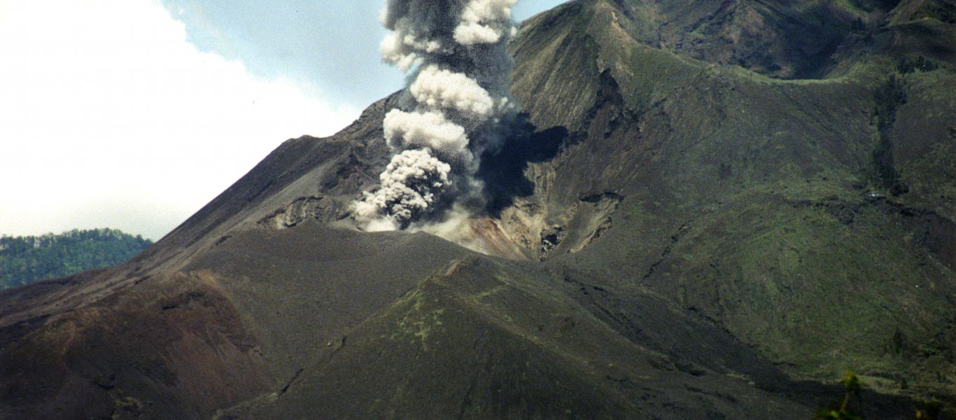 Χιλιάδες κάτοικοι στο Μπαλί απομακρύνθηκαν από τα σπίτια τους
