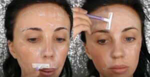 Γυναίκες ξυρίζουν κάθε μέρα ολόκληρο το πρόσωπό τους. Γιατί το κάνουν άραγε;