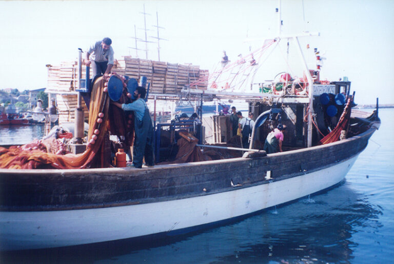 Χειροπέδες από το ψευδοκράτος σε Αιγύπτιους ψαράδες