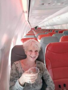 Πλήρωσε 46 λίρες και είχε ένα ολόκληρο αεροπλάνο αποκλειστικά για εκείνη