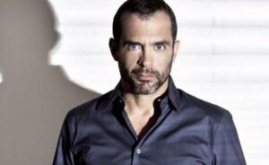 Γυμνός ο Κωνσταντίνος Μαρκουλάκης στη νέα του ταινία (ΒΙΝΤΕΟ)