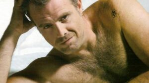 Αγνώριστος έχει γίνει ο ηθοποιός Πασχάλης Τσαρούχας