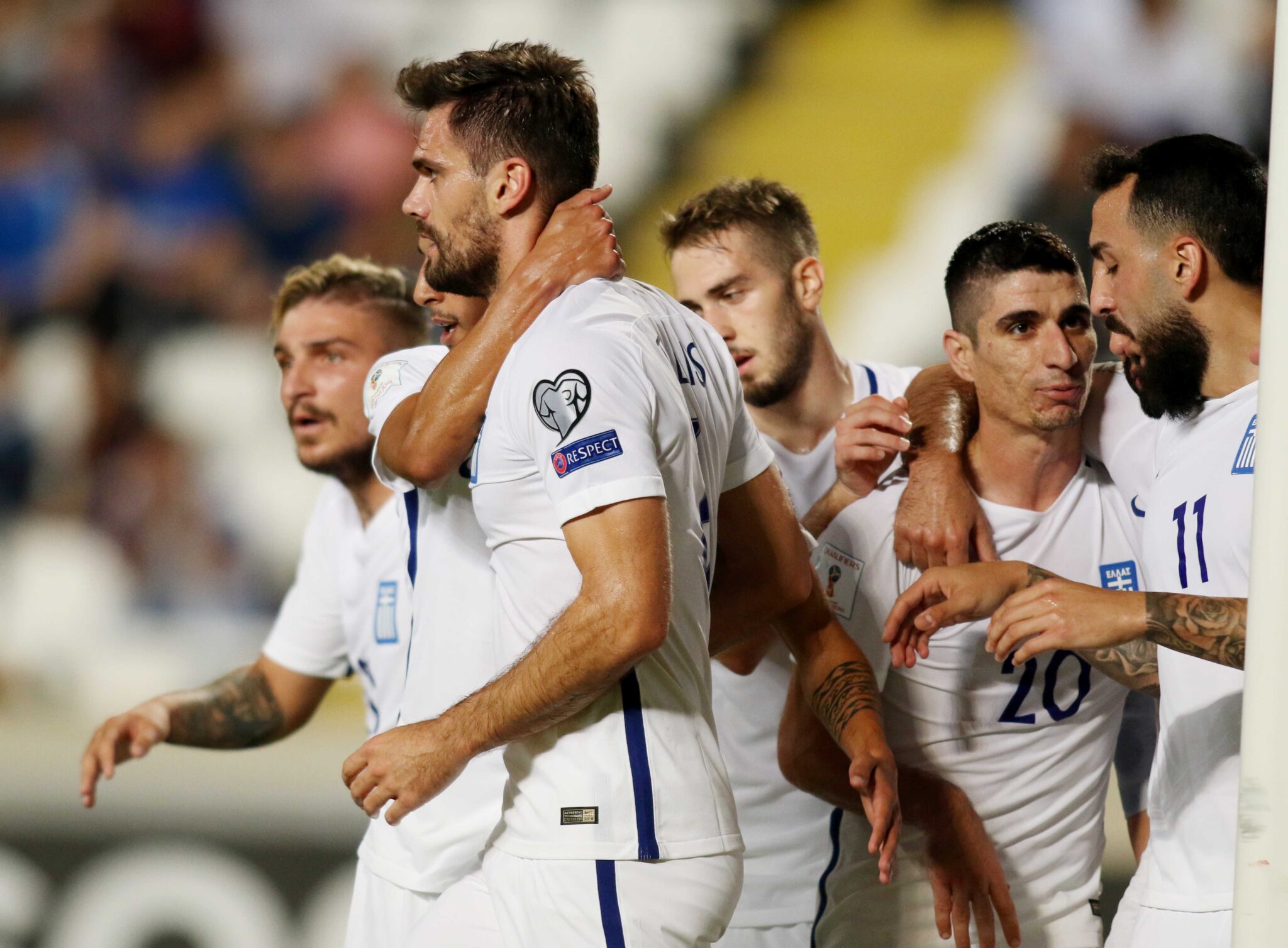 Η Ελλάδα νίκησε με ανατροπή και… πάει μπαράζ