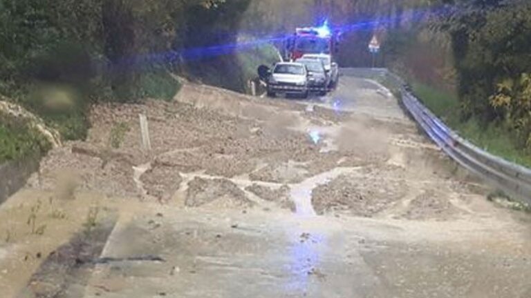 Σφοδρό κύμα κακοκαιρίας σαρώνει την κεντρική Ιταλία