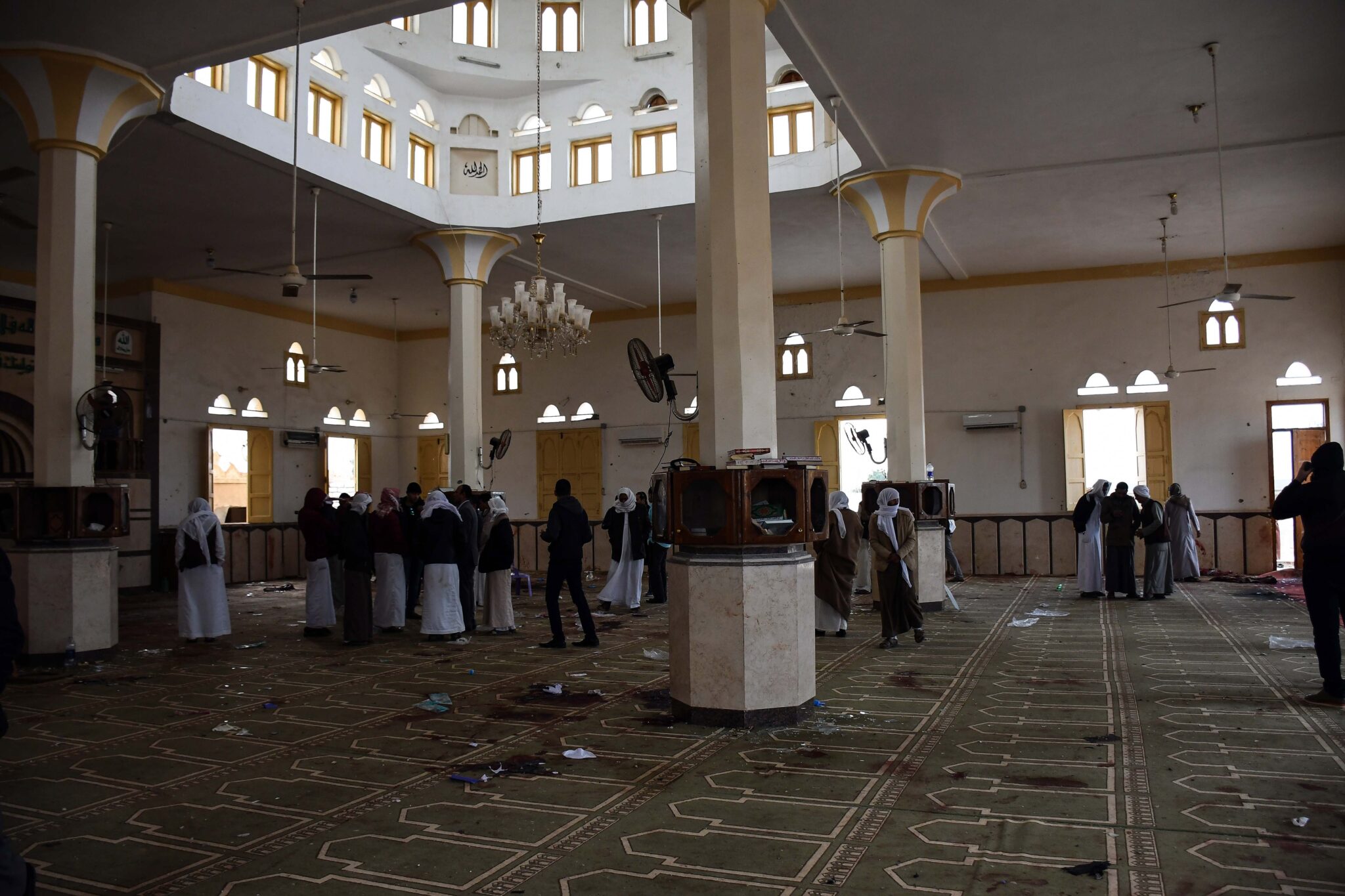 Με σημαίες του Ισλαμικού Κράτους επιτέθηκαν οι βομβαρδιστές στην Αίγυπτο (ΦΩΤΟ)