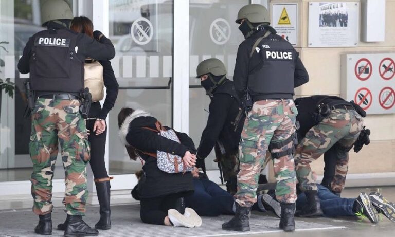 Ενοχλημένοι Υπουργός και Αρχηγός για την αντι-τρομοκρατική άσκηση (ΒΙΝΤΕΟ)