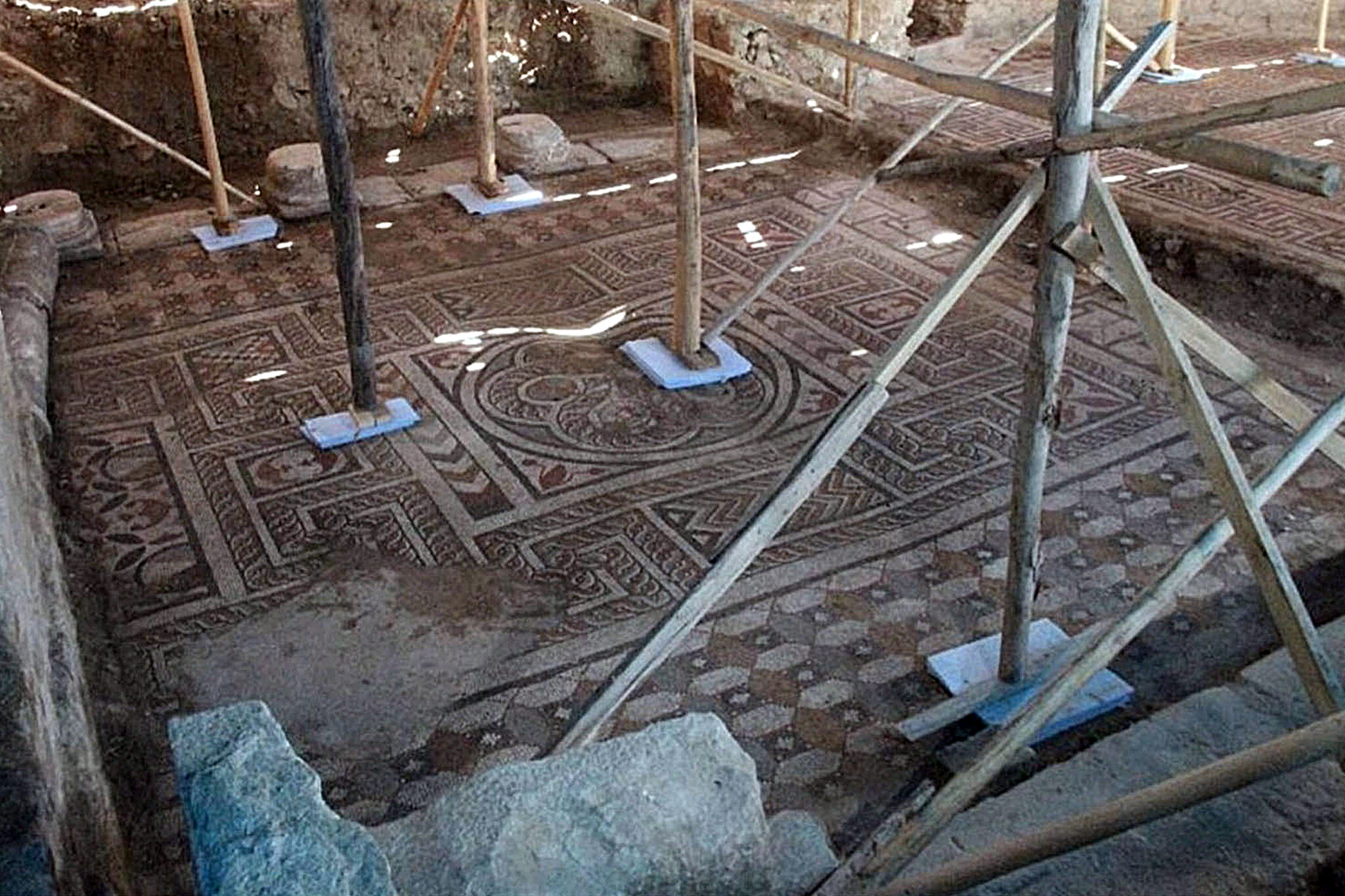 Αρχαίο βυζαντινό μωσαϊκό δάπεδο αποκαλύφθηκε στην Τουρκία (ΦΩΤΟ)