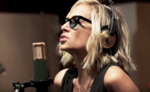 Η Άννα Βίσση μιλά για το καινούργιο της τραγούδι "αφού" μόλις κυκλοφόρησε