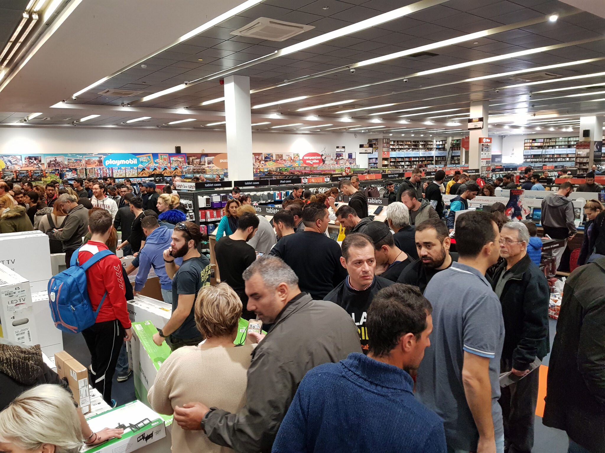 Συνεχίζονται οι προσφορές στα μαγαζιά (BINTEO)