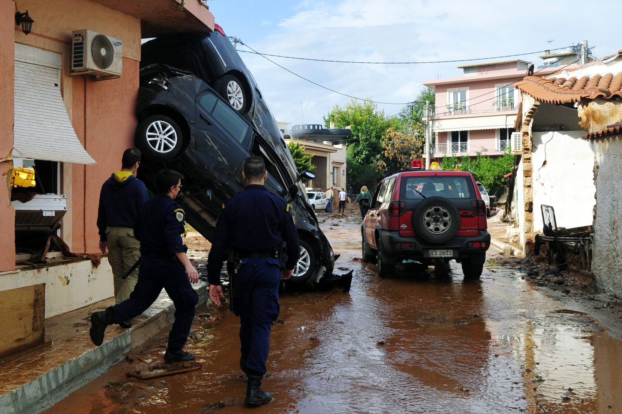 Συνεχίζεται η καταγραφή των ζημιών στη Μάνδρα