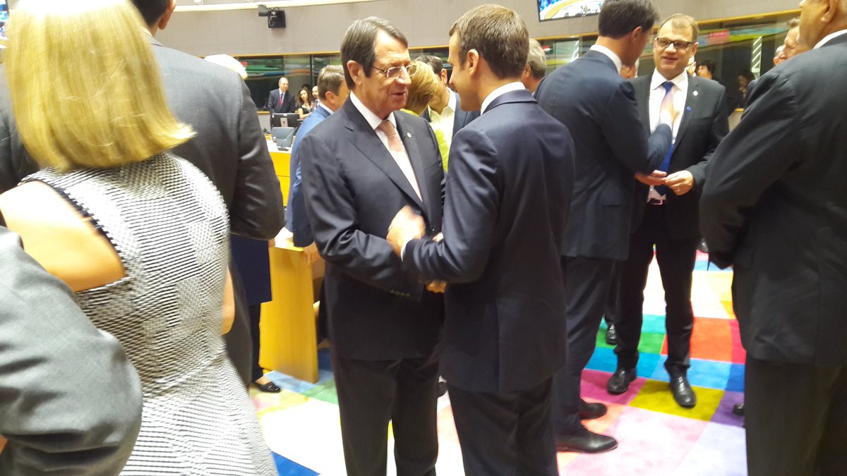 Κυπριακό και διμερείς σχέσεις, στη συνάντηση Αναστασιάδη και Μακρόν
