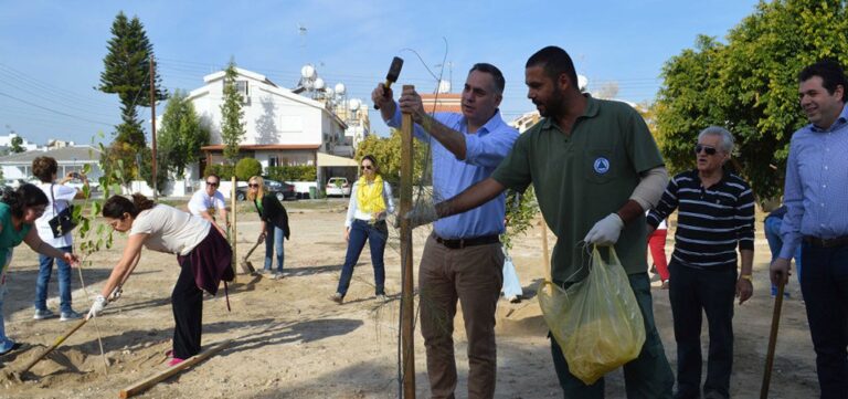 Προεδρικές: Νέες κόντρες για την Ομοσπονδία και… το δέντρο (ΒΙΝΤΕΟ)