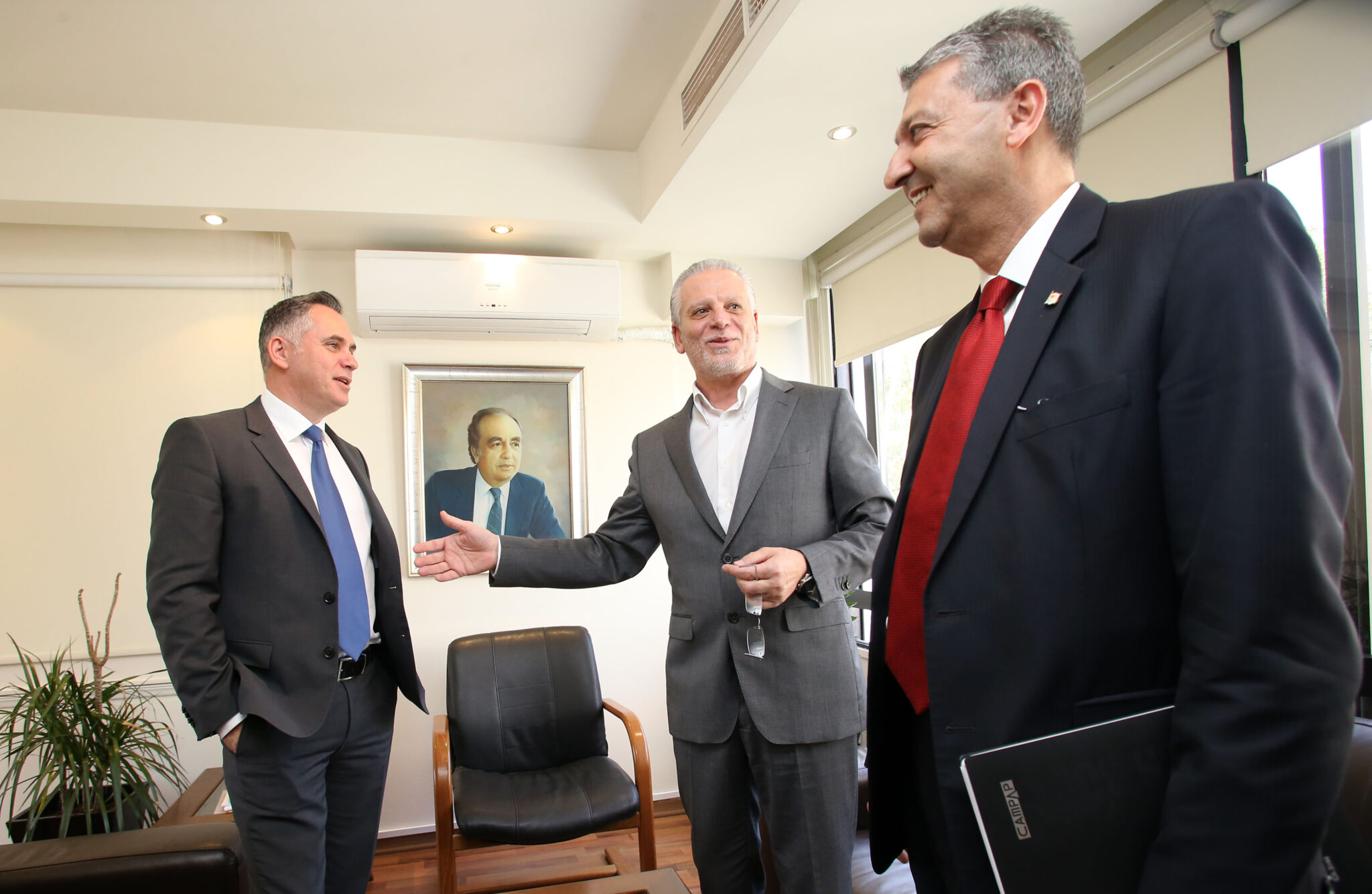 Αντιπαραθέσεις για την οικονομία και το Κυπριακό στο προεκλογικό (BINTEO)