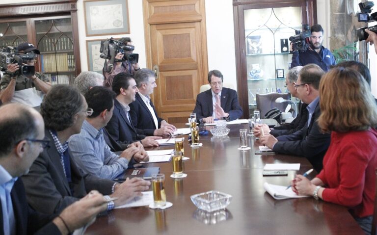 Εν αναμονή του πορίσματος Οδυσσέα Μιχαηλίδη, τελεί ο Υπουργός Παιδείας (ΦΩΤΟ)