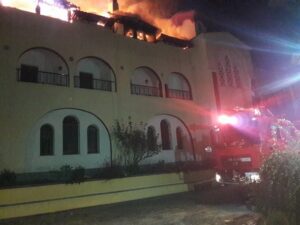 Στις φλόγες η Ιερά Μονή Ευαγγελισμού, στην Ολυμπιάδα Χαλκιδικής