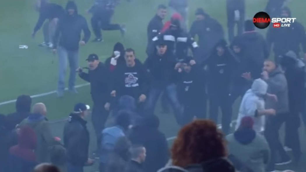 Άγριο ξύλο μεταξύ των οπαδών των δυο ομάδων (ΒΙΝΤΕΟ)