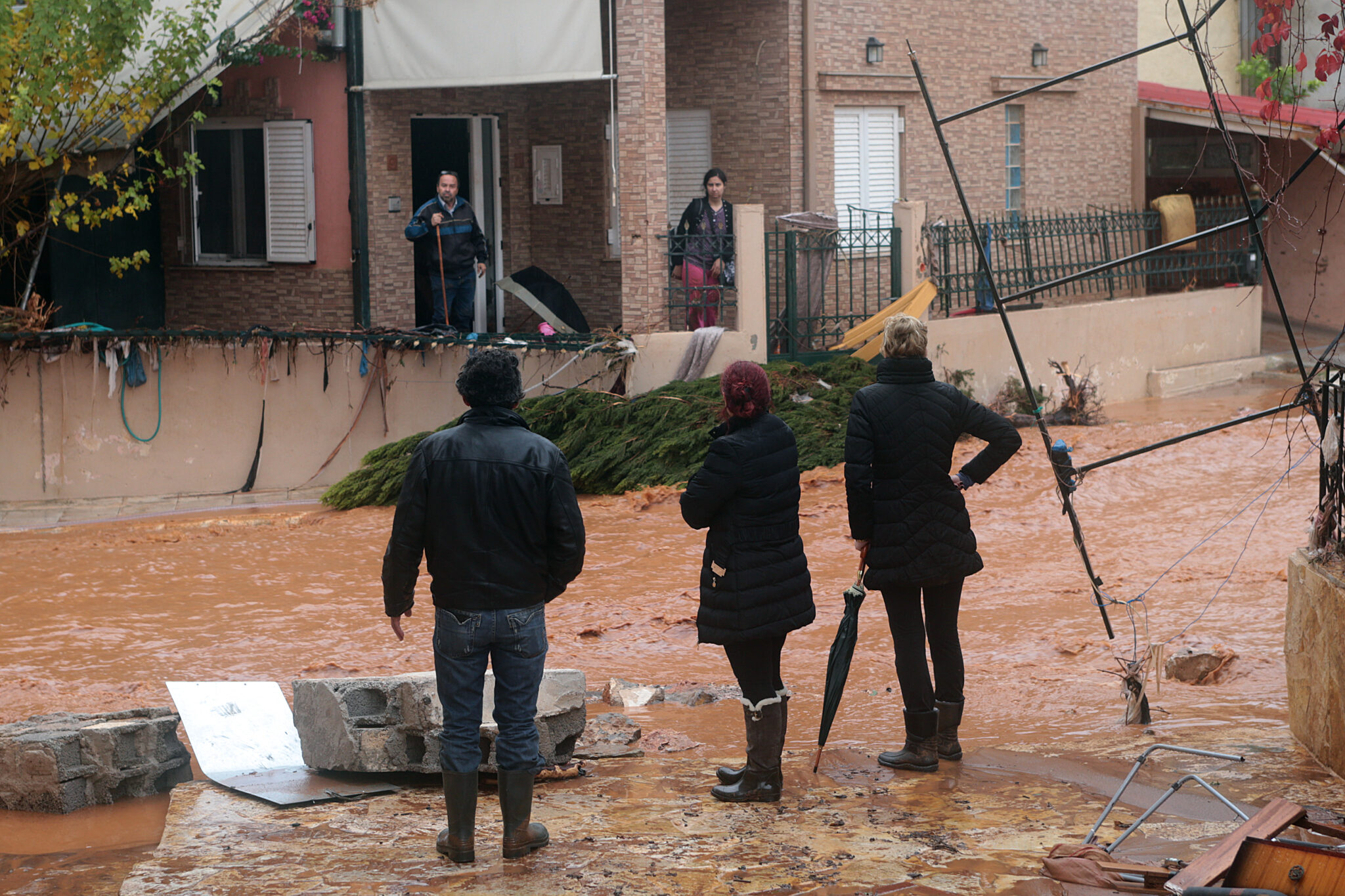Πένθος και οργή στον απόηχο του εφιάλτη στη Δυτική Αττική (ΒΙΝΤΕΟ+ΦΩΤΟ)