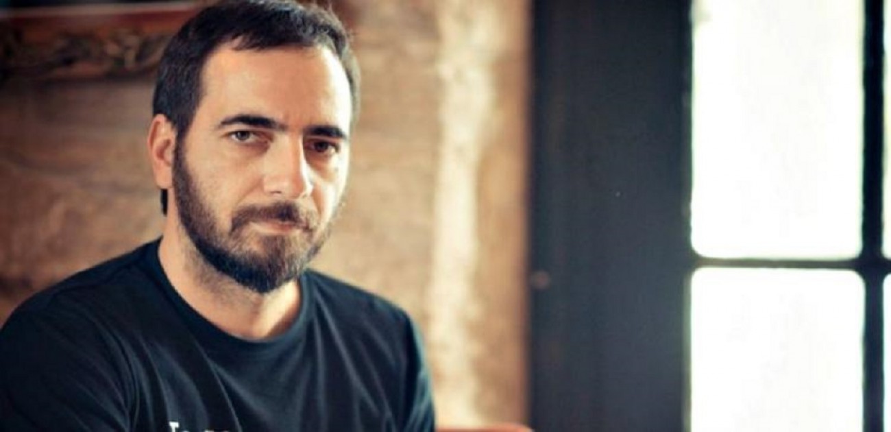 Ο Λώρης Λοϊζίδης μας δείχνει πρώτη φορά τα προσωπάκια των παιδιών του(ΦΩΤΟ)