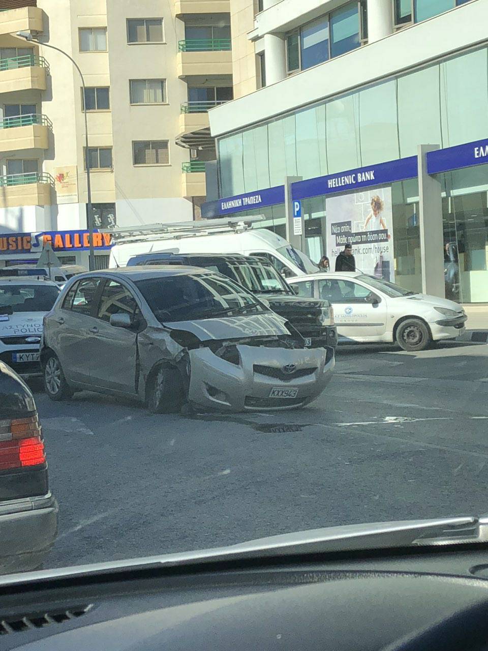 Κυκλοφοριακό κομφούζιο απο τροχαίο ατύχημα στη λεωφόρο Αθαλάσσας (ΦΩΤΟ)