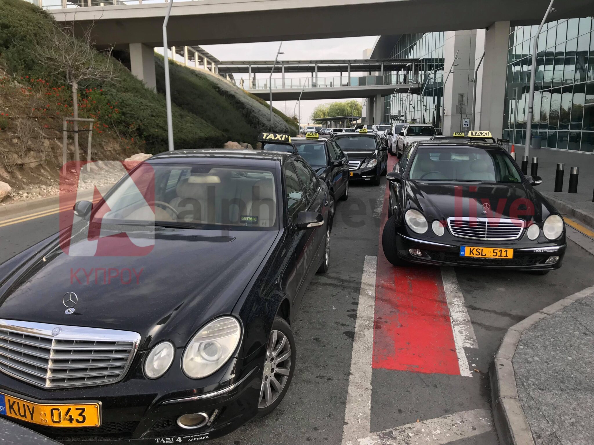 Σε απεργιακές κινητοποιήσεις κατέρχονται οι οδηγοί ταξί του αεροδρομίου Λάρνακας