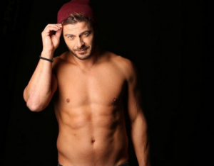 O Γιώργος Αγγελόπουλος γυμνάζεται και ξετρελαίνει τον γυναικείο πληθυσμό