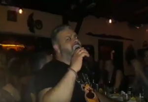 Χριστουγεννιάτικο πάρτυ: Οι χοροί, τα ζεϊμπέκικα και τα "κρυφά ταλέντα"