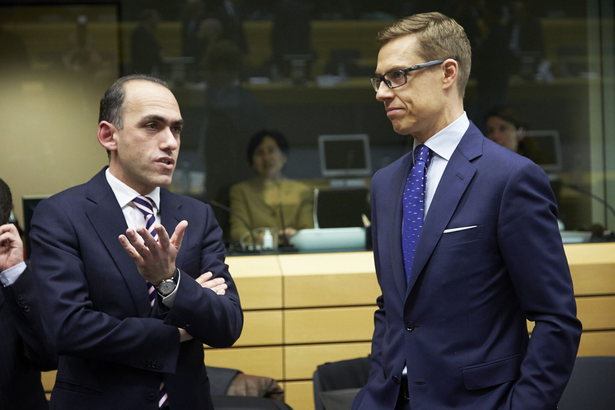 Προεδρικές: Ξύπνησε το φάντασμα του Eurogroup (BINTEO)