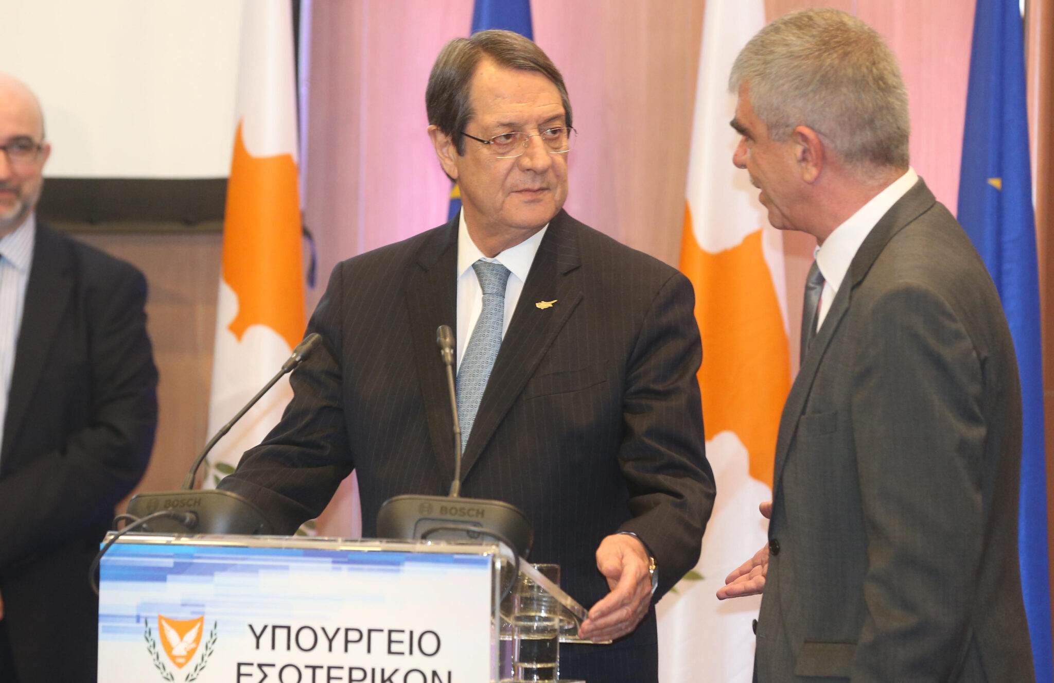 "Είμαστε μια κυρίαρχη χώρα, η οποία ενασκεί πλήρως τα κυριαρχικά της δικαιώματα"