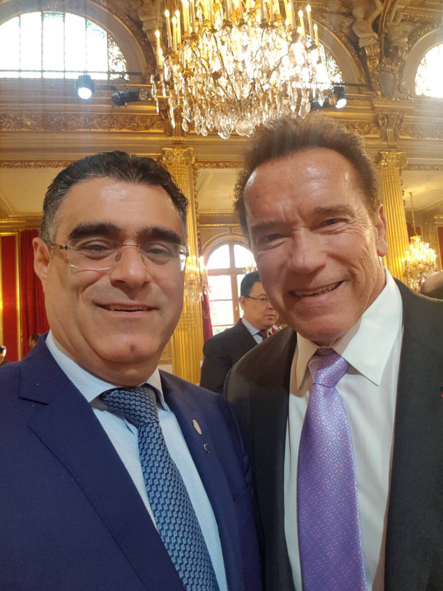 Ο Νικος Κουγιάλης ποζάρει στο πλευρό του "Εξολοθρευτή"… (ΦΩΤΟ)