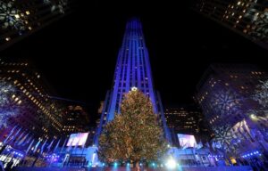 Φωταγωγήθηκε το χριστουγεννιάτικο δέντρο στην πλατεία Ροκφέλερ