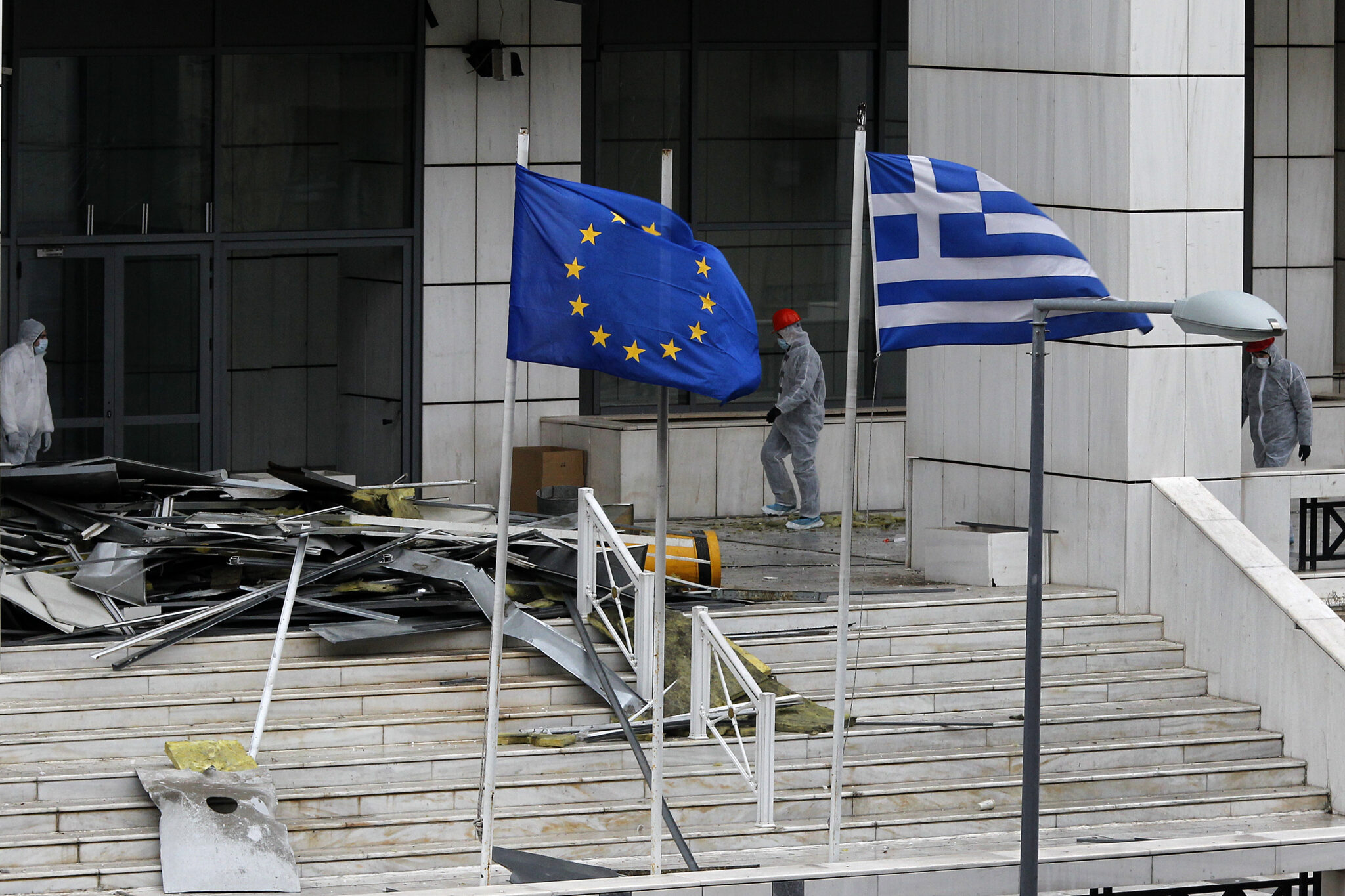 Ισχυρή έκρηξη έξω από το Εφετείο Αθηνών (ΦΩΤΟ)