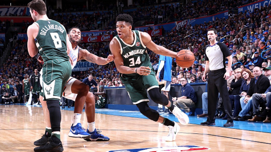 Ο Γιάννης "γλέντησε" τους Θάντερ και έφαγε… μπουγέλα (ΒΙΝΤΕΟ)