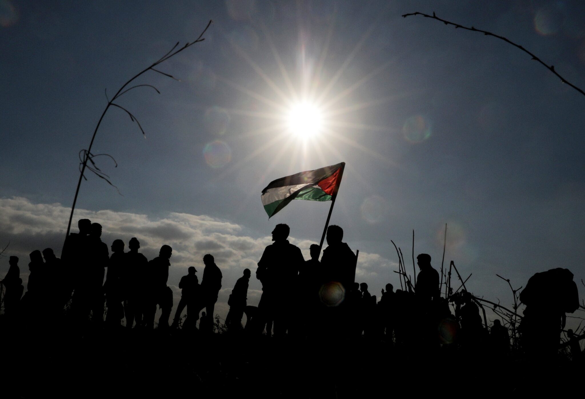 Το Ισραήλ χτυπά τη Χαμάς μετά από πυραυλικές επιθέσεις