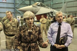 Τερέζα Μέι: Ανακοίνωσε την ήττα των ISIS από την Κύπρο (ΦΩΤΟ)