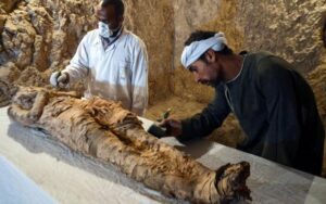 Αρχαιολόγοι ανακάλυψαν μια μούμια στο Λούξορ