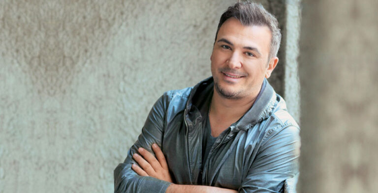 Ο Αντώνης Ρέμος σε συναυλία στις Γαλλικές Άλπεις – Το ακριβό μενού που σοκάρει