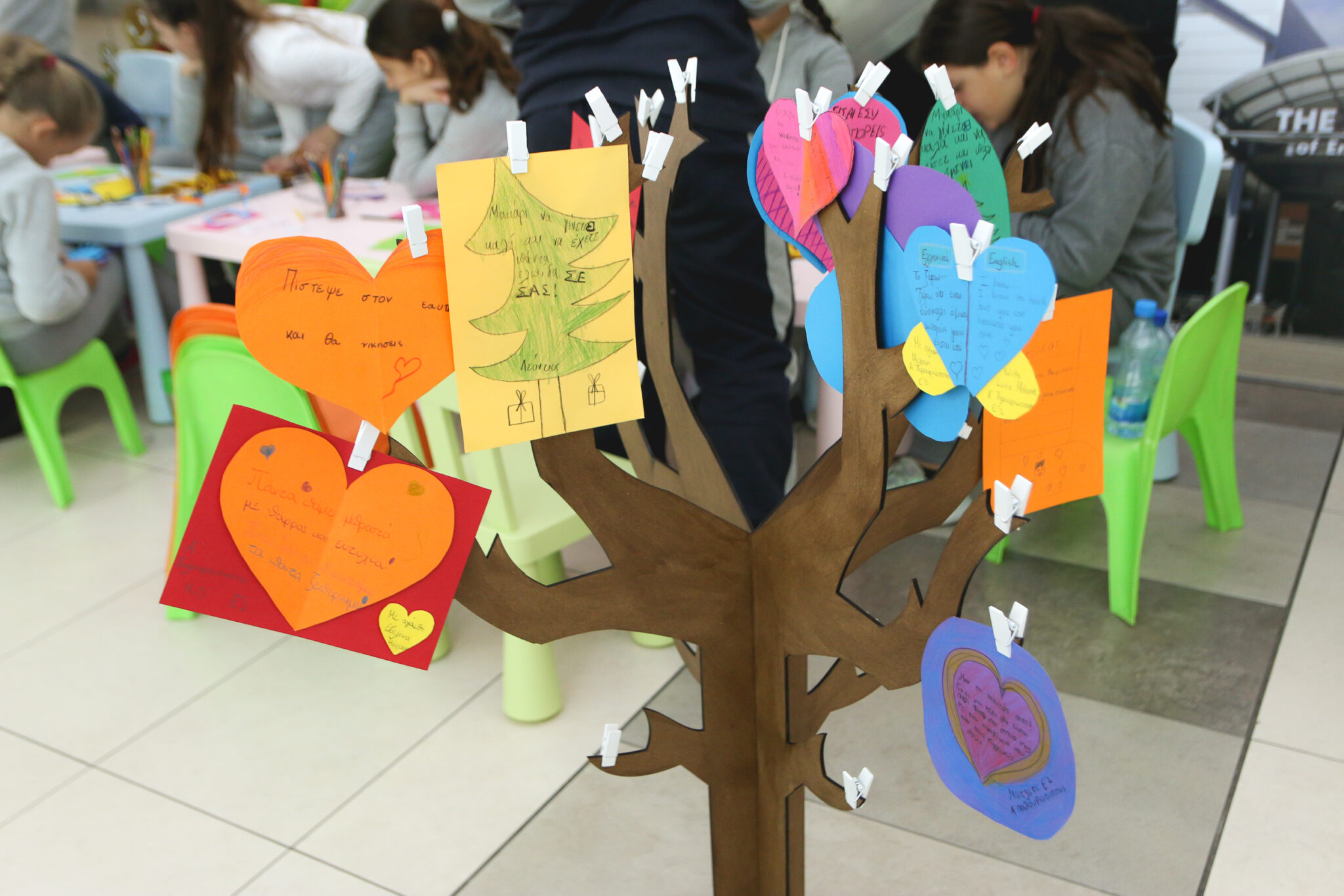 Χριστουγεννιάτικες ευχές από μαθητές με την υποστήριξη του The Mall of Engomi