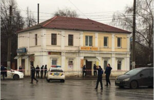 Ένοπλος κρατάει έντεκα ομήρους σε ταχυδρομείο στην Ουκρανία (ΦΩΤΟ-ΒΙΝΤΕΟ)