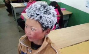 Το αγόρι με τα παγωμένα μαλλιά…