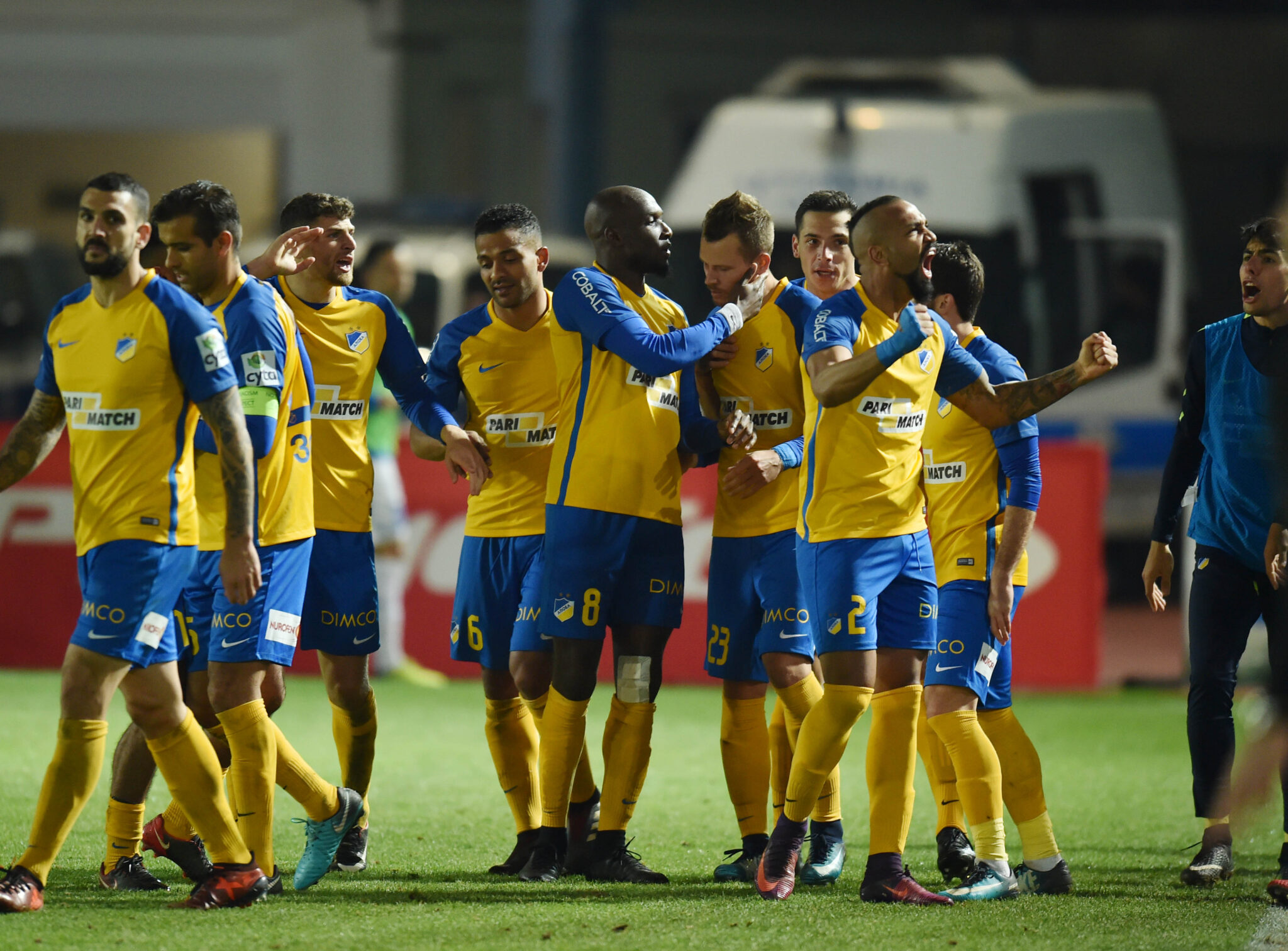 Έσπασε την γκίνια και… ανέβηκε στην κορυφή (BINTEO)