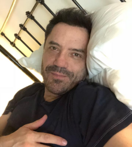 Δύσκολες ώρες για τον Θάνο Καλλίρη: Έφυγε ξαφνικά από τη ζωή η μητέρα του