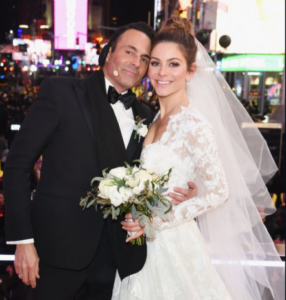 Η Maria Menounos παντρεύτηκε σε live μετάδοση από την Τimes Square (ΒΙΝΤΕΟ)