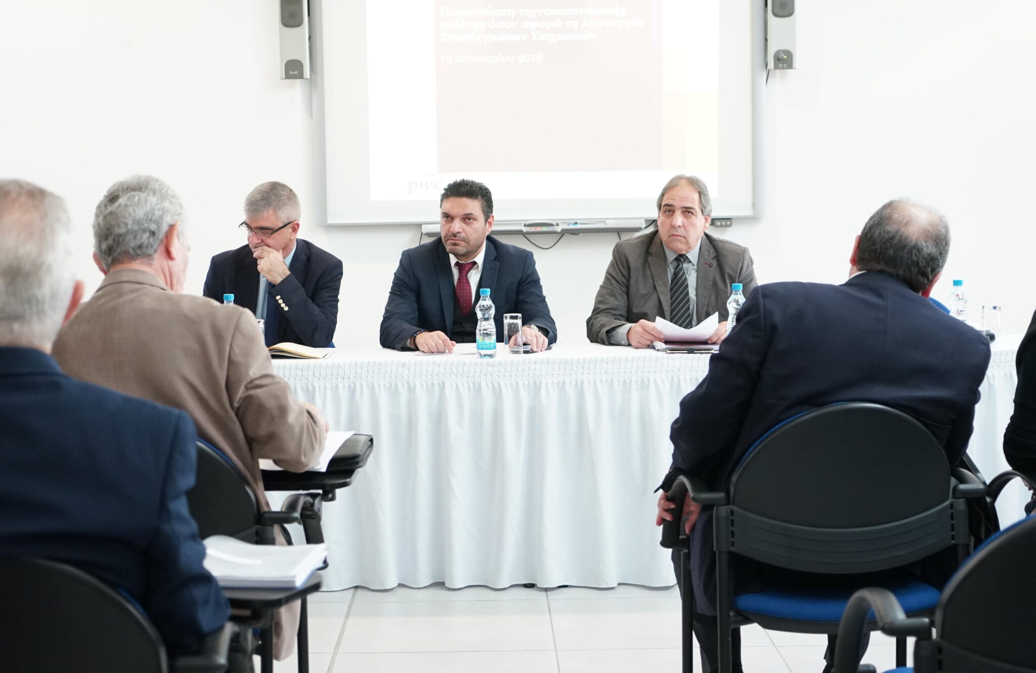 Τι προνοεί η μελέτη της PWC για τη συμπλεγματοποίηση των κοινοτήτων