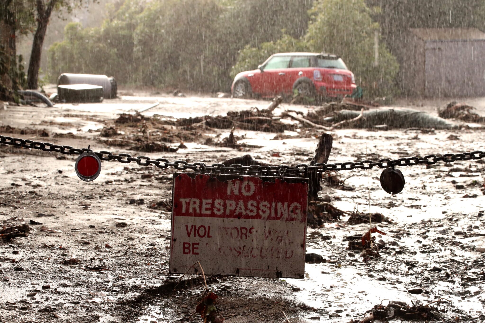 Νεκρούς και τραυματίες αφήνουν πίσω τους οι ισχυρές βροχοπτώσεις στην Καλιφόρνια