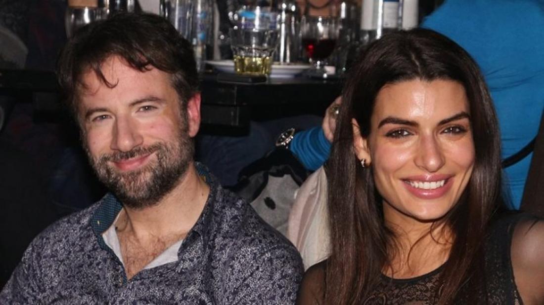 Τα φιλιά του Kωστή Μαραβέγια στην αγαπημένη του Τόνια Σωτηροπούλου επι σκηνής