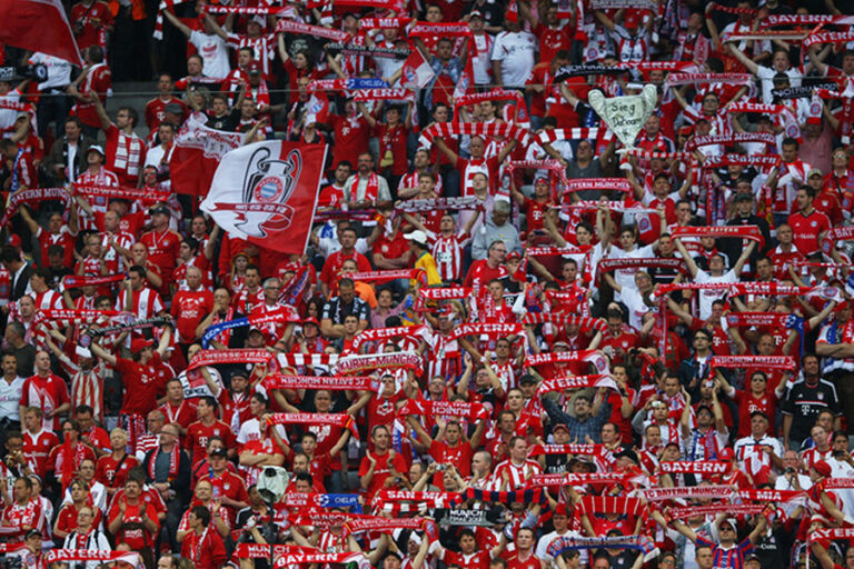 Οι οπαδοί της Μπάγερν στο πλευρό της Θύρας 9 και κατά του Ιωνά Νικολάου (ΦΩΤΟ)