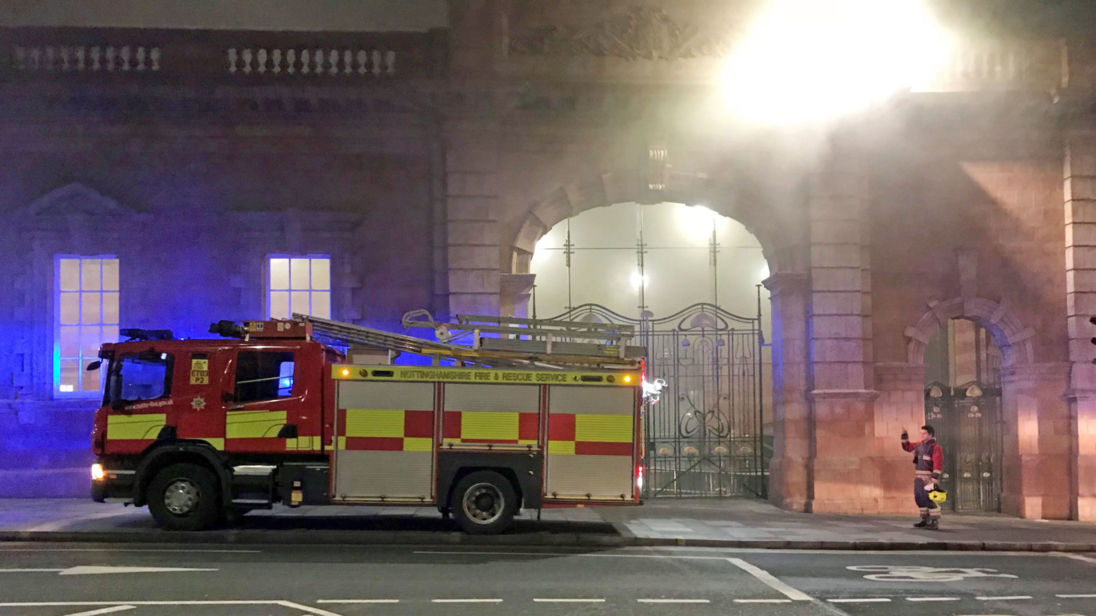 Μεγάλη πυρκαγιά ξέσπασε στο σταθμό του Nottingham (ΦΩΤΟ)