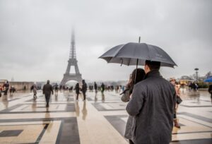 Ο Πύργος του Άιφελ έκλεισε λόγω της κακοκαιρίας
