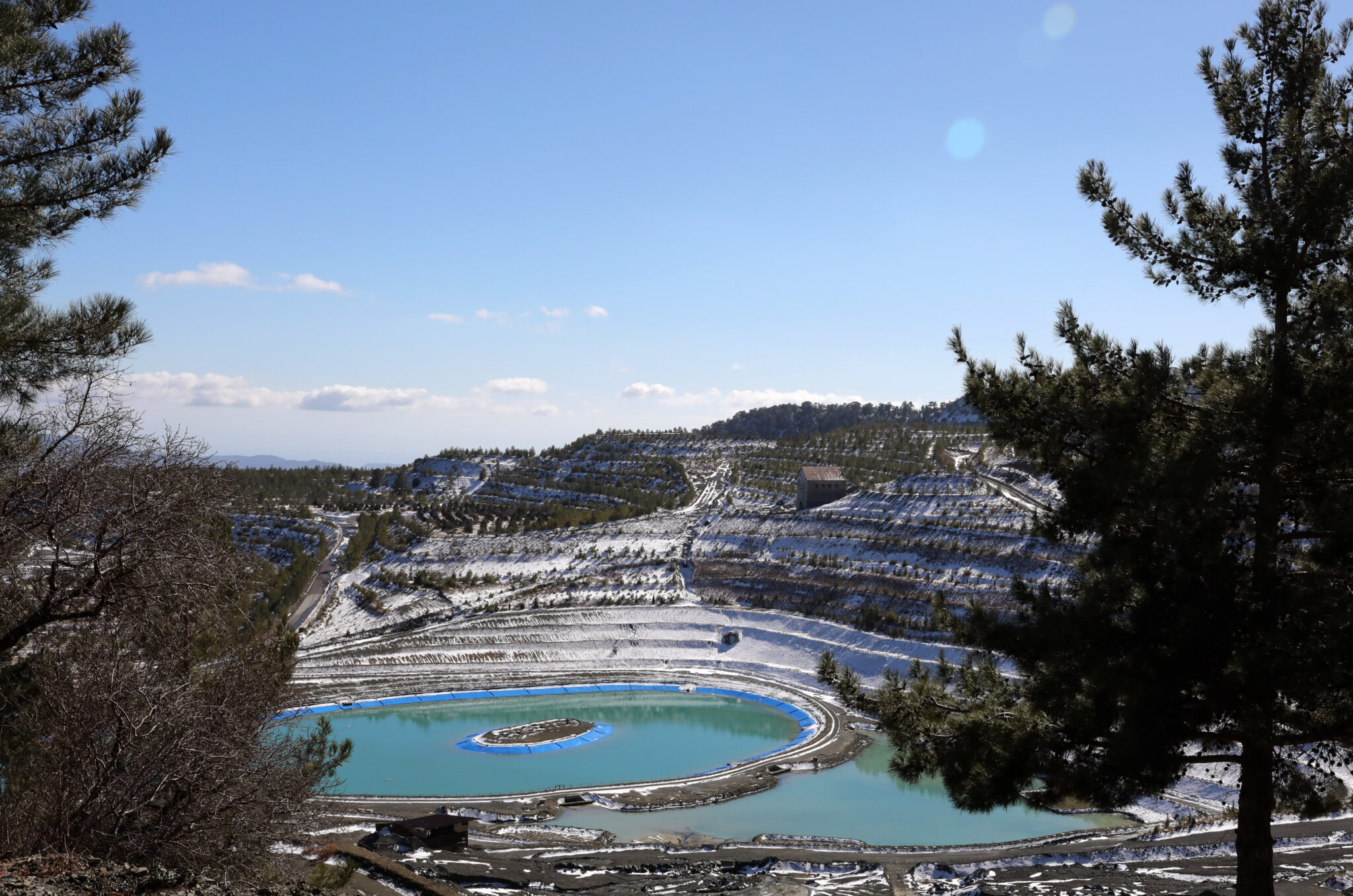 Φωτογραφίες από τις χιονισμένες βουνοκορφές του Τροόδους (ΦΩΤΟ)